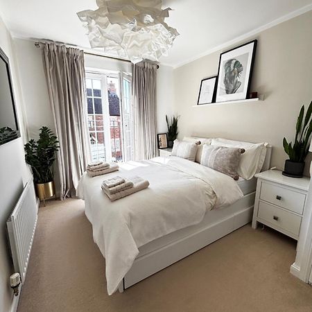 Delux Room With Private Parking, Sleeps 2, Perfect For Cotswold Getaway, Easy A419 Access Blunsdon Екстер'єр фото