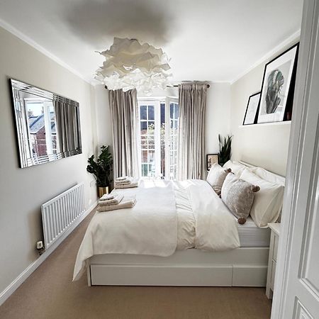 Delux Room With Private Parking, Sleeps 2, Perfect For Cotswold Getaway, Easy A419 Access Blunsdon Екстер'єр фото